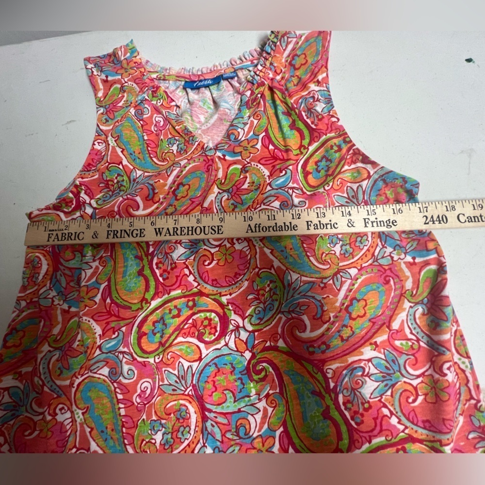 FRESH MULTICOLOR SLEEVELESS PAISLEY TOP
SIZE MEDIUM. V NECK. Cotton/polyester - Picture 7 of 10